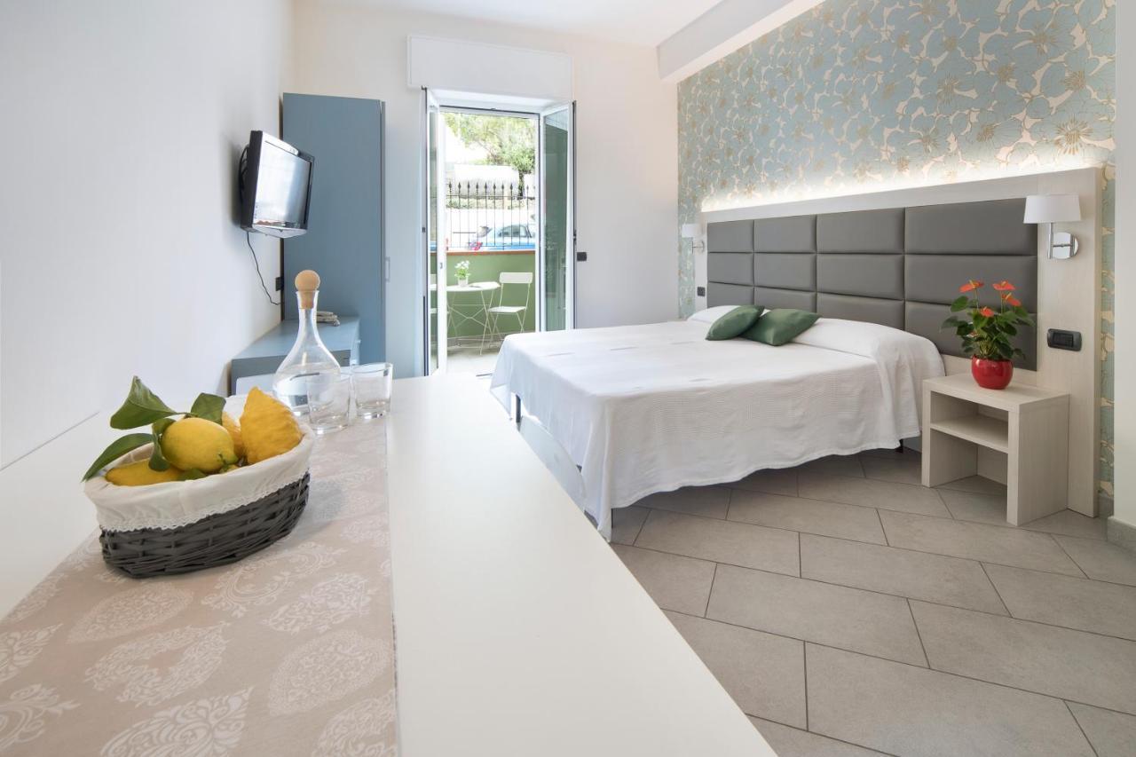 Hotel Residence Laigueglia Free Parking Exterior photo